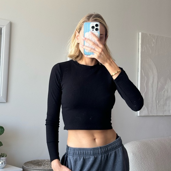 Black Tie-Back Crop Top - Picture 2 of 4